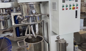 實驗室雙行星攪拌機(jī)在單組分濕固化聚氨酯密封膠研制中的應(yīng)用